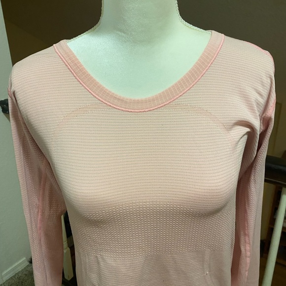 Lululemon swiftly running shirt - Picture 4 of 8